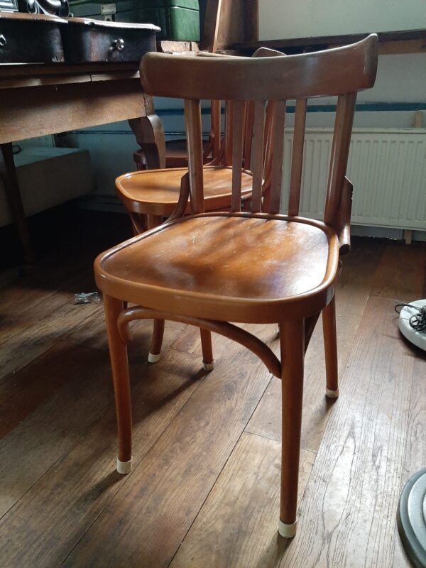 Afbeelding van WhatsApp op 2024-07-07 om 15.54.16_72807152 beukenhouten eetkamer stoelen