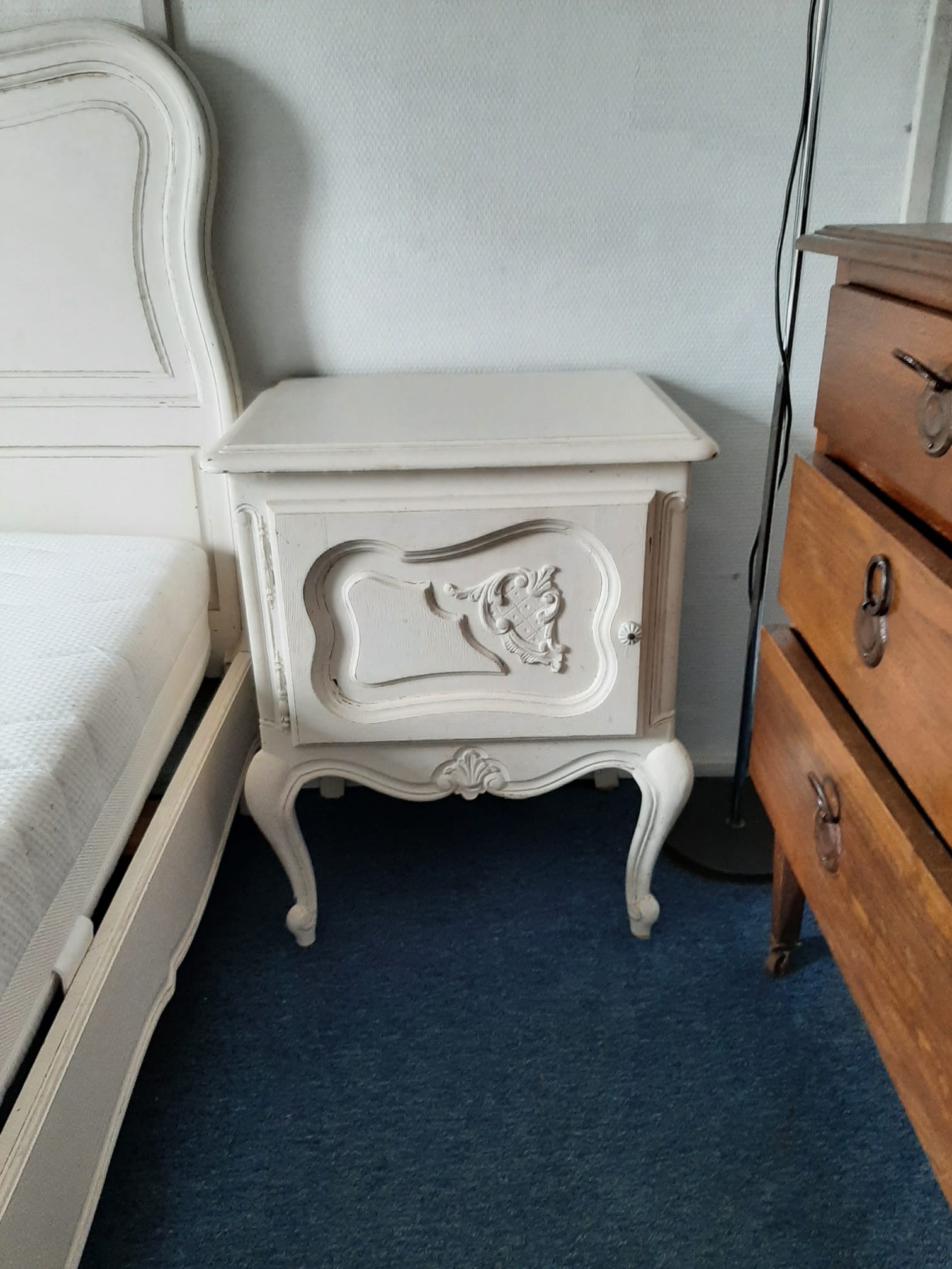 2pers bed met 2 bed kastjes - Afbeelding 2