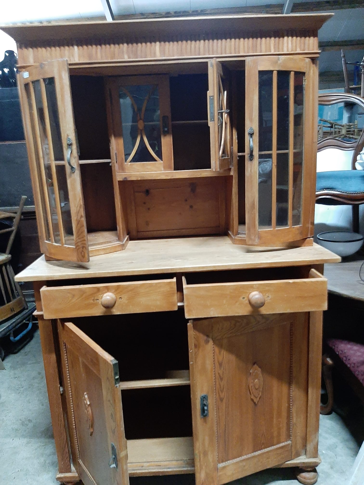 Grenen buffet  kast ronde glas deurtjes,