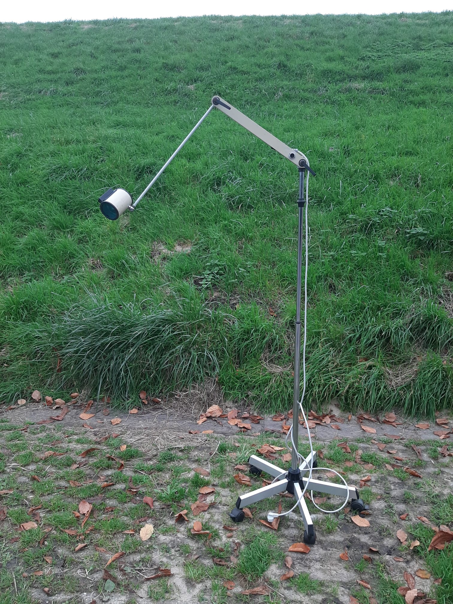 Onderzoek lamp verrijdbaar